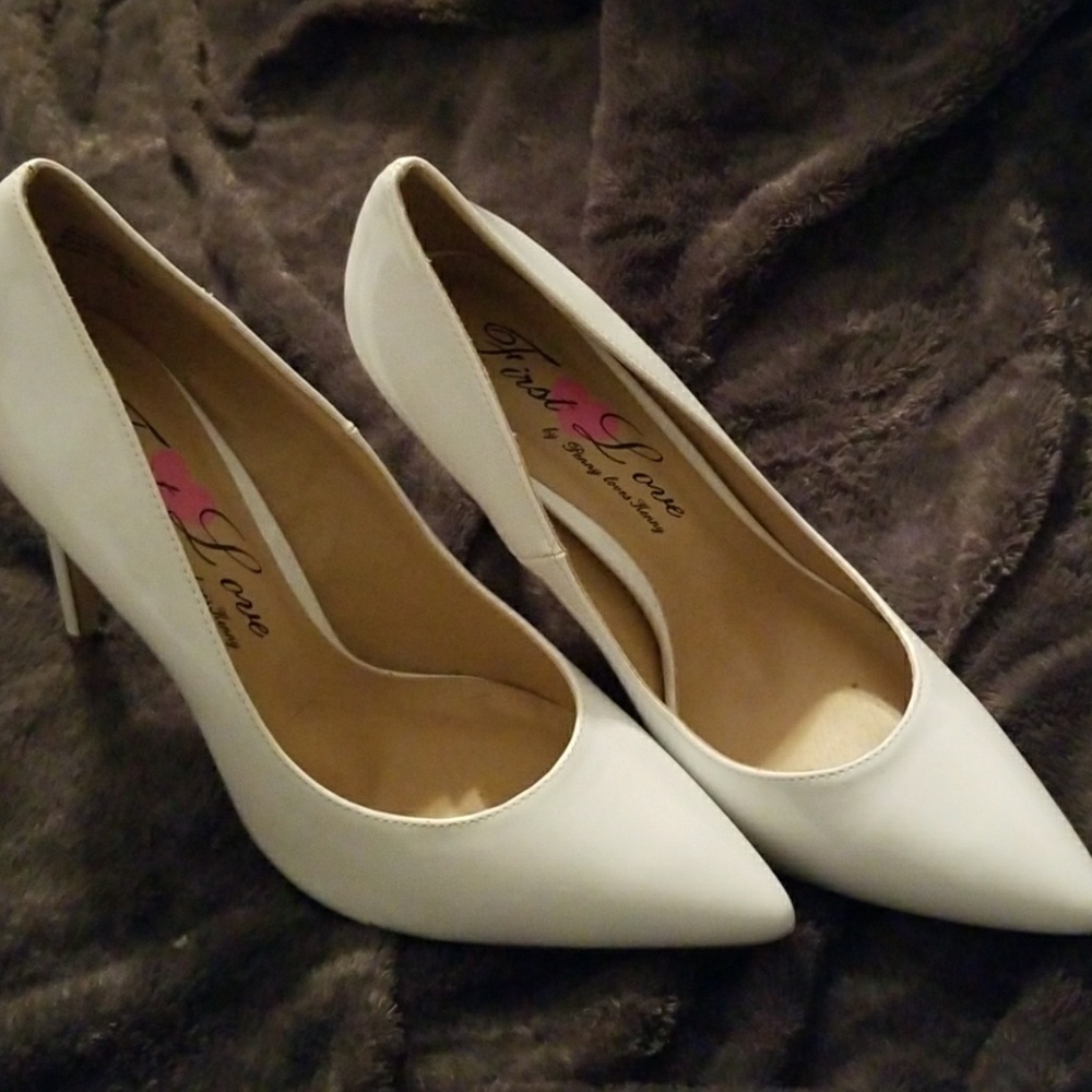 White stilettos, BRAND NEW. Never worn